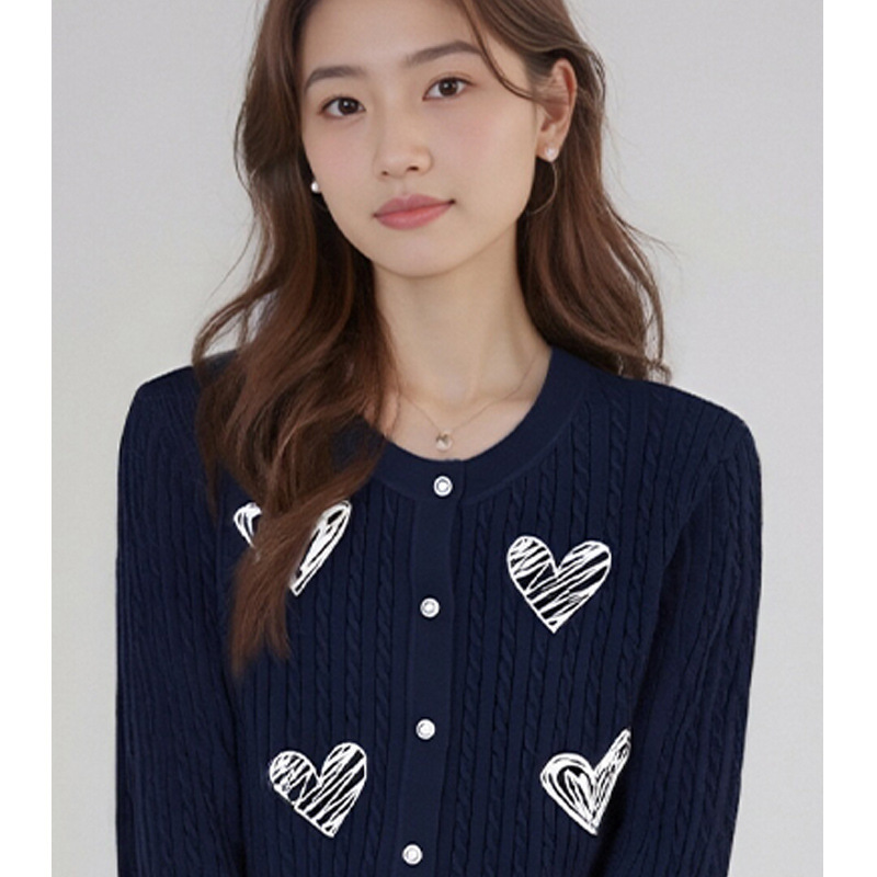 秋季新款2025圆领长袖藏青色针织衫女高级感爱心刺绣气质减龄上衣|undefined