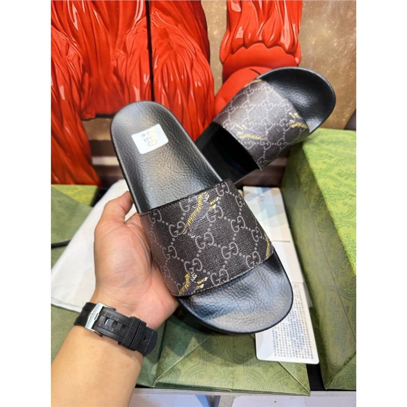 Zapatillas de pareja de moda europea y americana para hombres y mujeres, ropa exterior coreana, moda de personalidad universal, zapatillas frías caseras caseras ociosas.