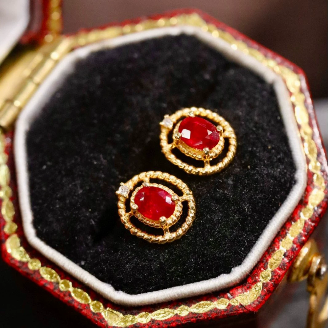 Forbes Diamond Jewellery 18-каратный инкрустированный натуральный рубин серьги-гвозди золотого веса 0,5 г основного камня 0,24-каратный бриллиант