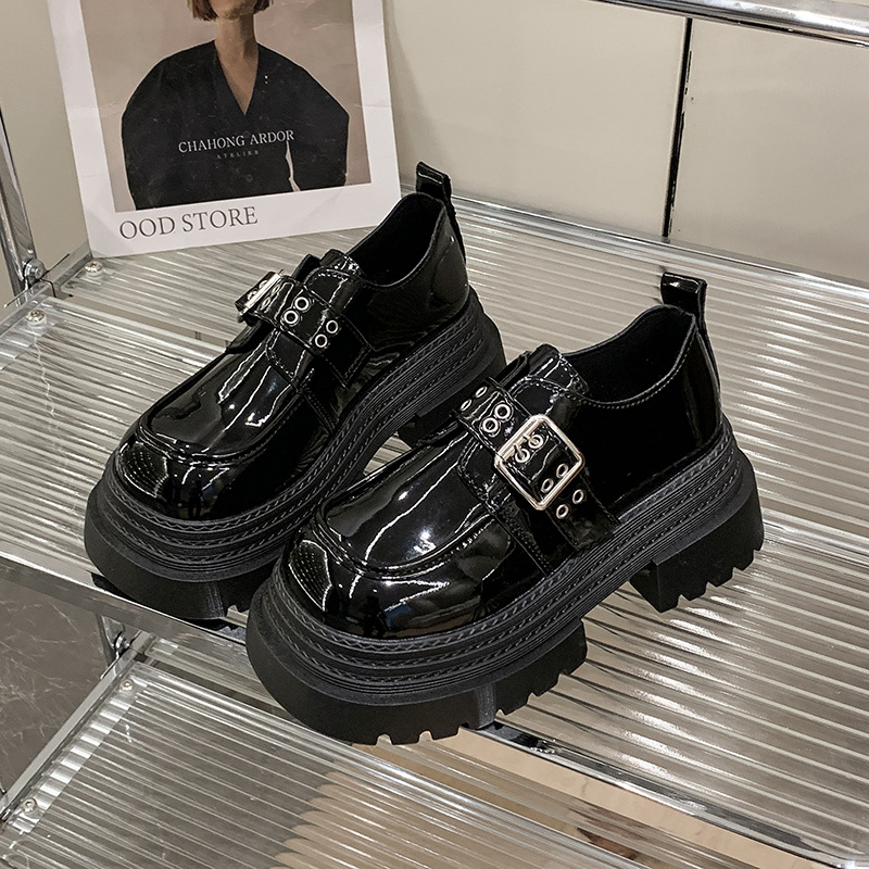 광택 있는 검정색