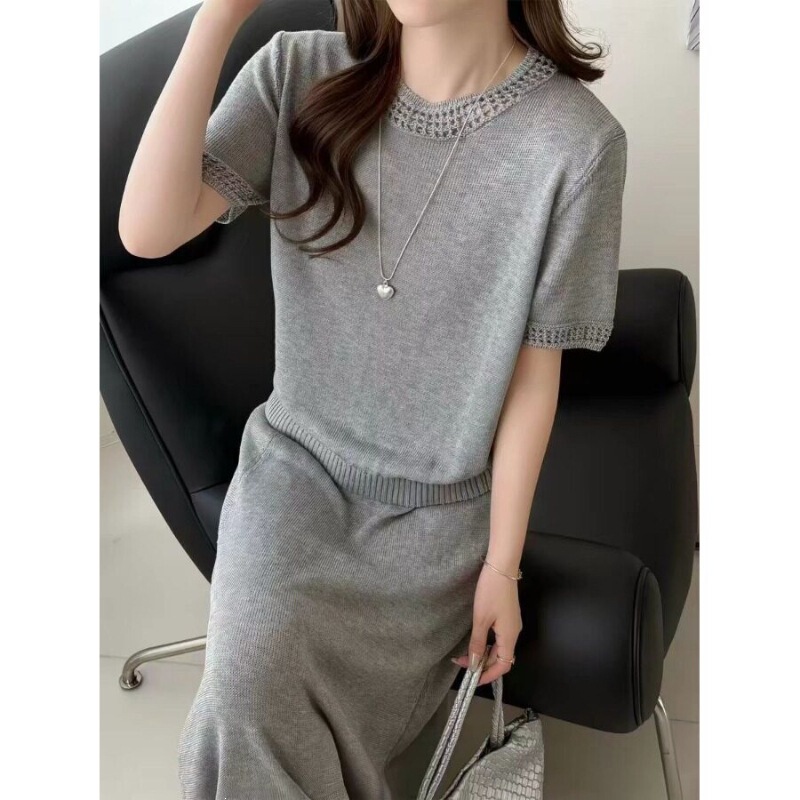 【Boss Zhou】Lazy Retro Style Summer New Arrivals: Knitted Top with Cut-Out Neckline and Patchwork + Skirt Set