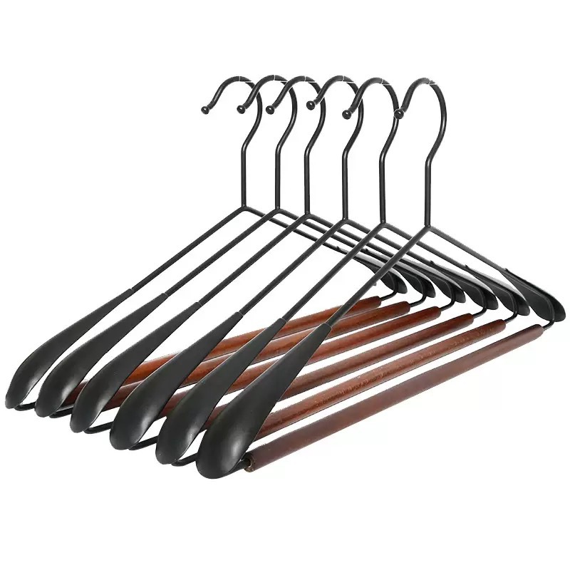 Percha de hierro de metal percha de ropa para el hogar multi-funcional anti-caída traje rack ancho hombro sin costuras anti-hombro esquina percha de ropa
