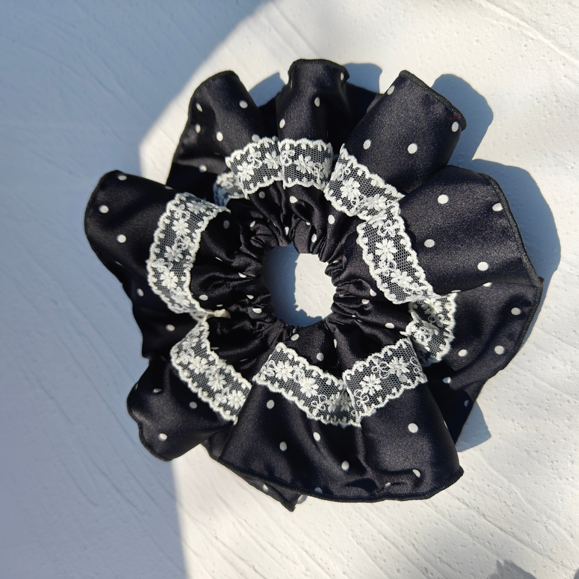 Sanfter Satin Scrunchie Mit Punkten Elegantes Elastisches Haargummi_voghion.com