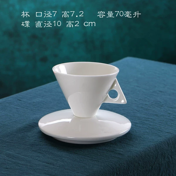 Pointed cups and saucers are individually packaged (not including spoons)