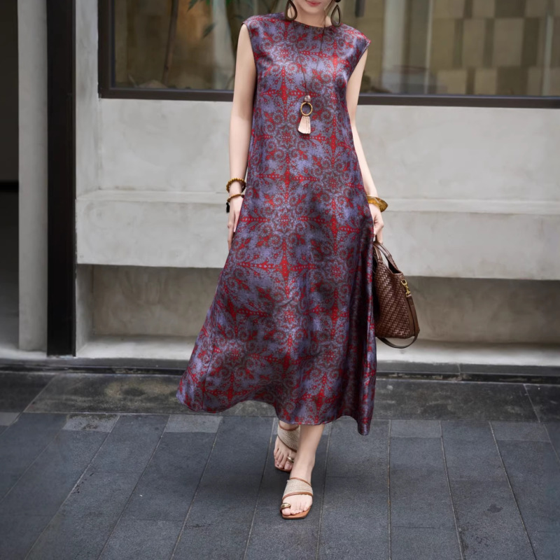 Fall in Love at First Sight: Silk Xiangyun Jacquard Dress with a Tie-Waist Design, Unique and Elegant Tank-Style Long Dress Fall in Love at First Sight: Silk Xiangyun Jacquard Dress with a Tie-Waist Design, Unique and Elegant Tank-Style Long Dress