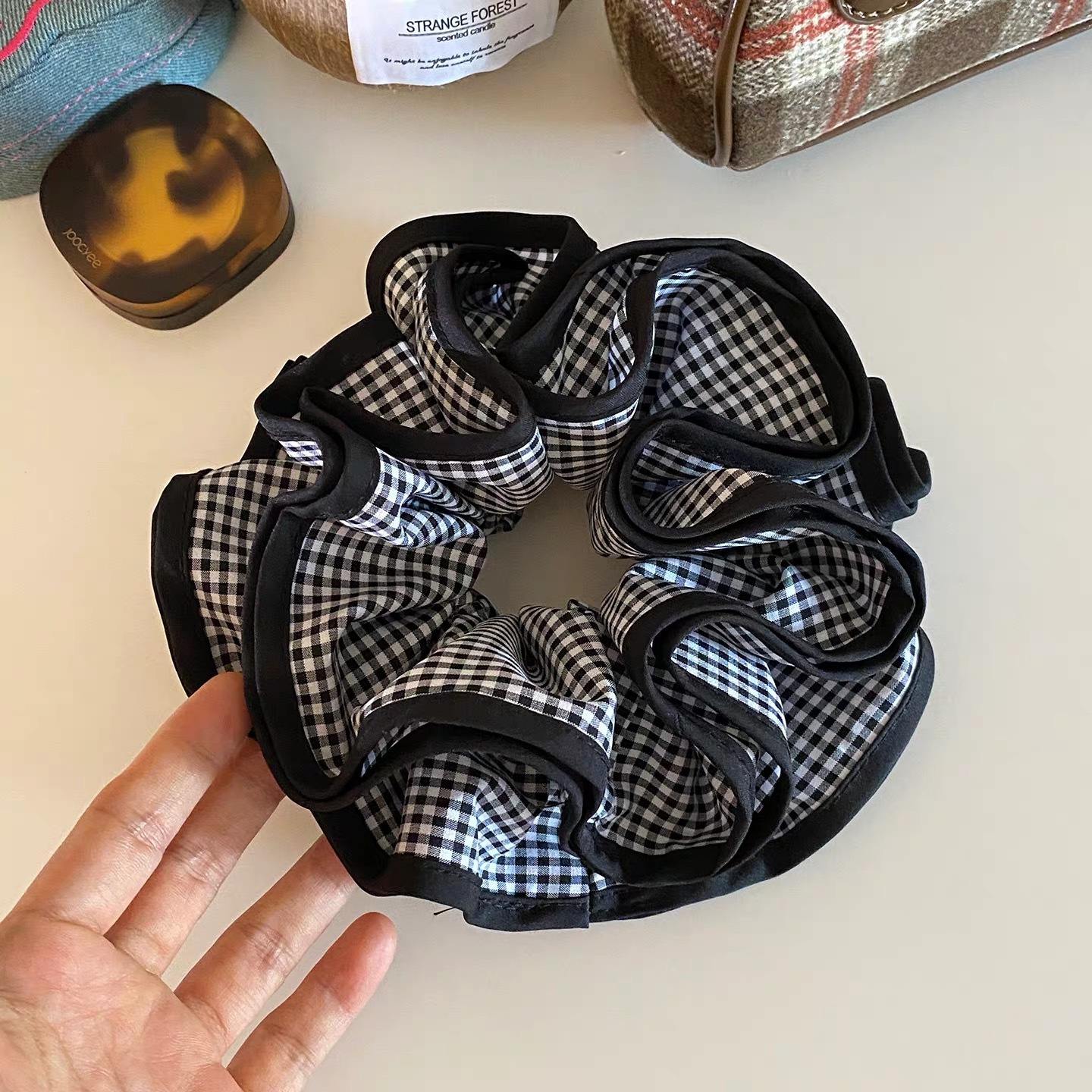 41# black and white plaid four layers with thick black edges about 15cm