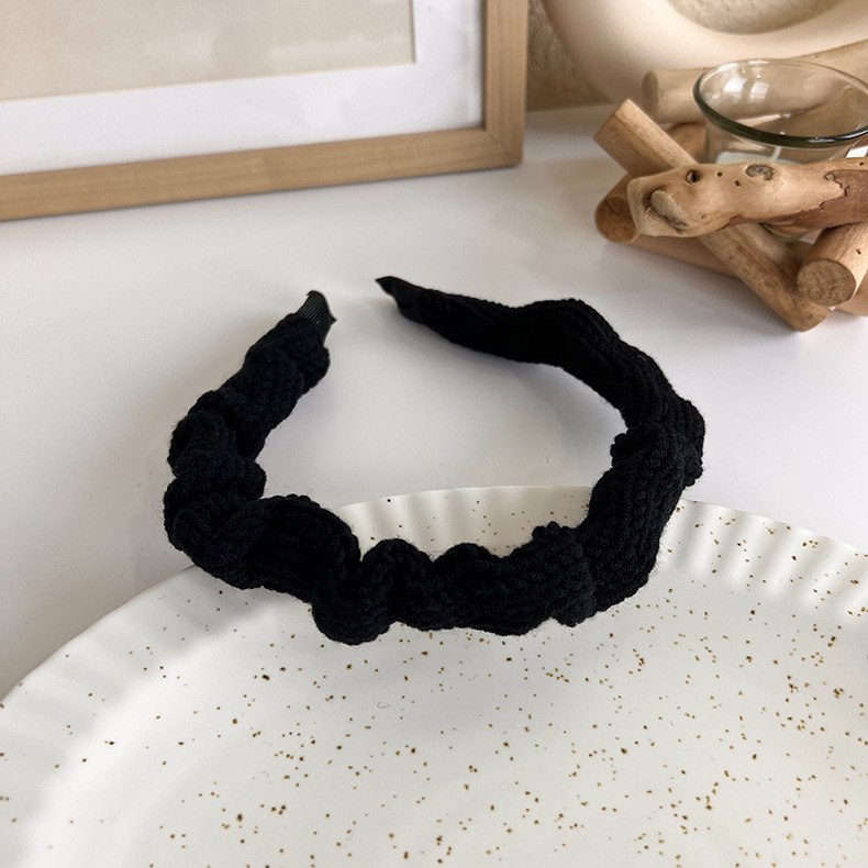 Autumn And Winter Black Hair Band Pearl Knitting Broad-brimmed Headband display picture 1