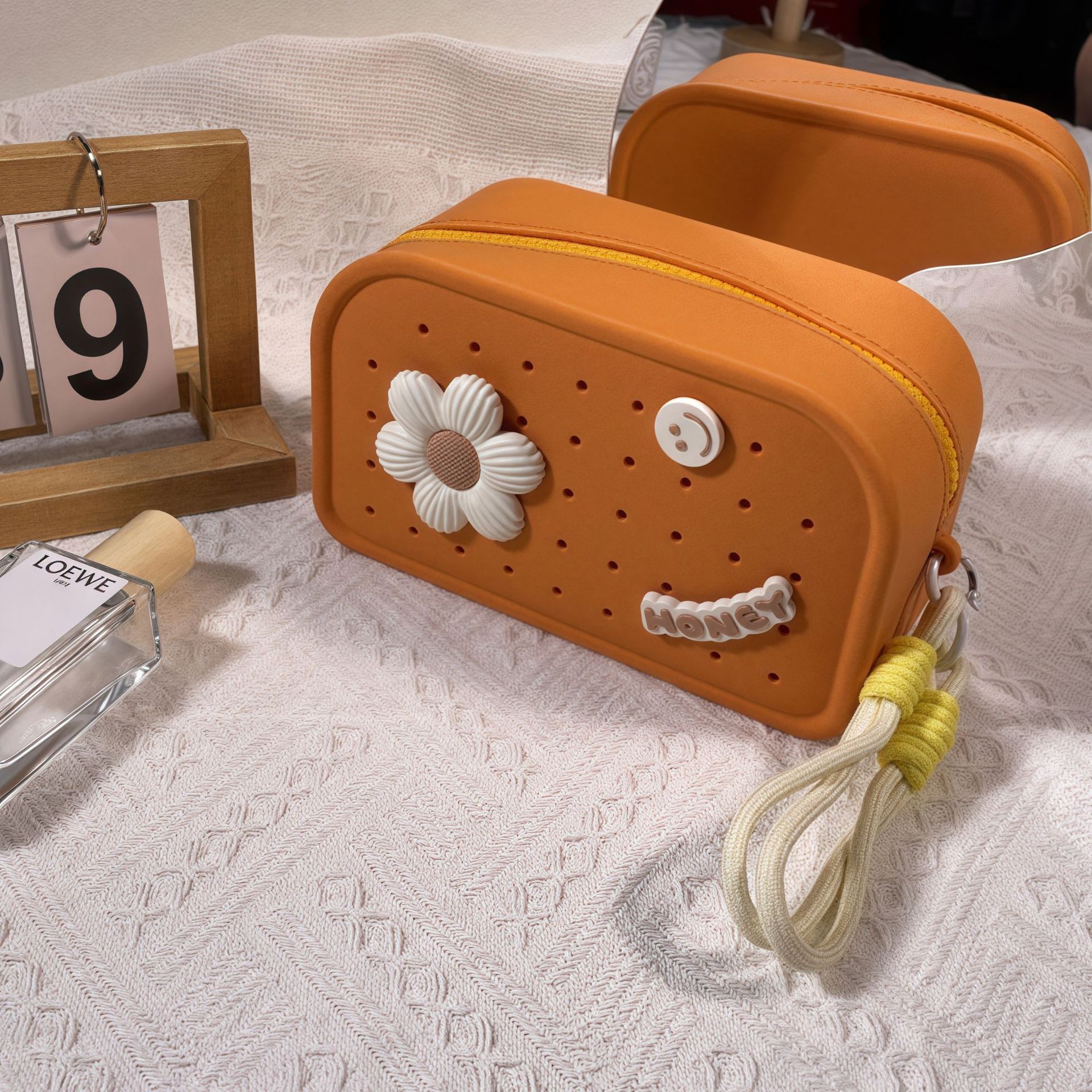 Nueva bolsa de silicona agujero portátil bolsa de silicona agujero adorable INS versión de agujero agujero bolsa de silicona DIY pieza bolsa de silicona