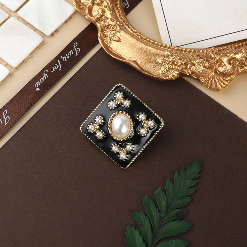 Retro Baroque Classic Pearl Oil Drop Brooch Men's and Women's Fashion Enamel Round Badge Palace Retro Pin Ready in Stock