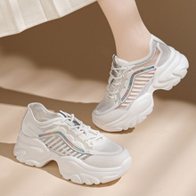 ����a���a���ϵ�ЬŮ͸��W���U��2024���ļ��¿����e����p���\