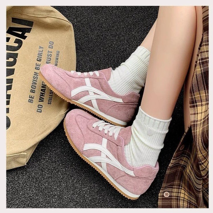 Zapatos de explosión en el estante para vender rojo amarillo gris rosa equilibrio de inyección de zapatos de malla de cuero de ultrafibra para hombres adultos