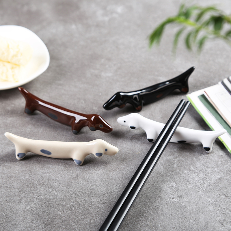 Creative Dachshund Ceramic Chopsticks Rack Cute Cartoon Puppy Dining Table for Hotel Japanese Household Chopsticks Holder Chopsticks Pillow Creative Dachshund Ceramic Chopsticks Rack Cute Cartoon Puppy Dining Table for Hotel Japanese Household Chopsticks Holder Chopsticks Pillow