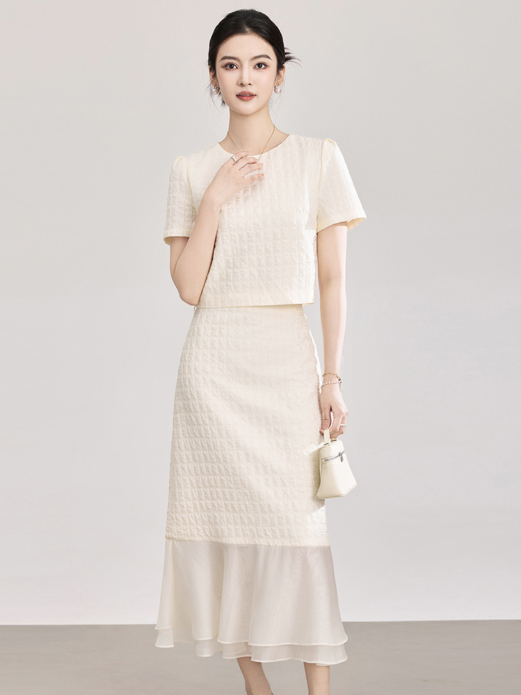 Set áo ngắn phối váy xếp tầng organza nữ tính — màu đen