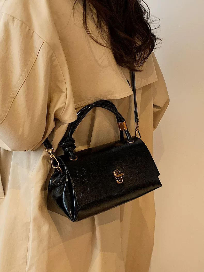 Stylish Women's Shoulder Bag Simple Casual Handbag Underarm Style_voghion.com