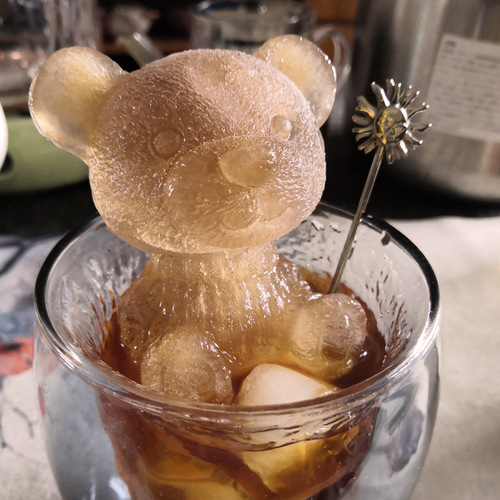 Renshan Internet celebrity bear ice cube mold creative milk tea coffee ice making bear boy ice grid three-dimensional ice making silicone grinding tool