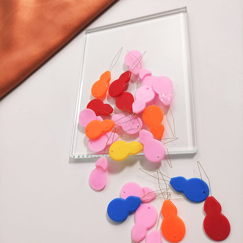 Herramienta de punto de cruz Dispositivo de enhebrado simple Dispositivo de plomo Precio único 50 piezas 1 corbata (desgaste de cuero de aluminio)