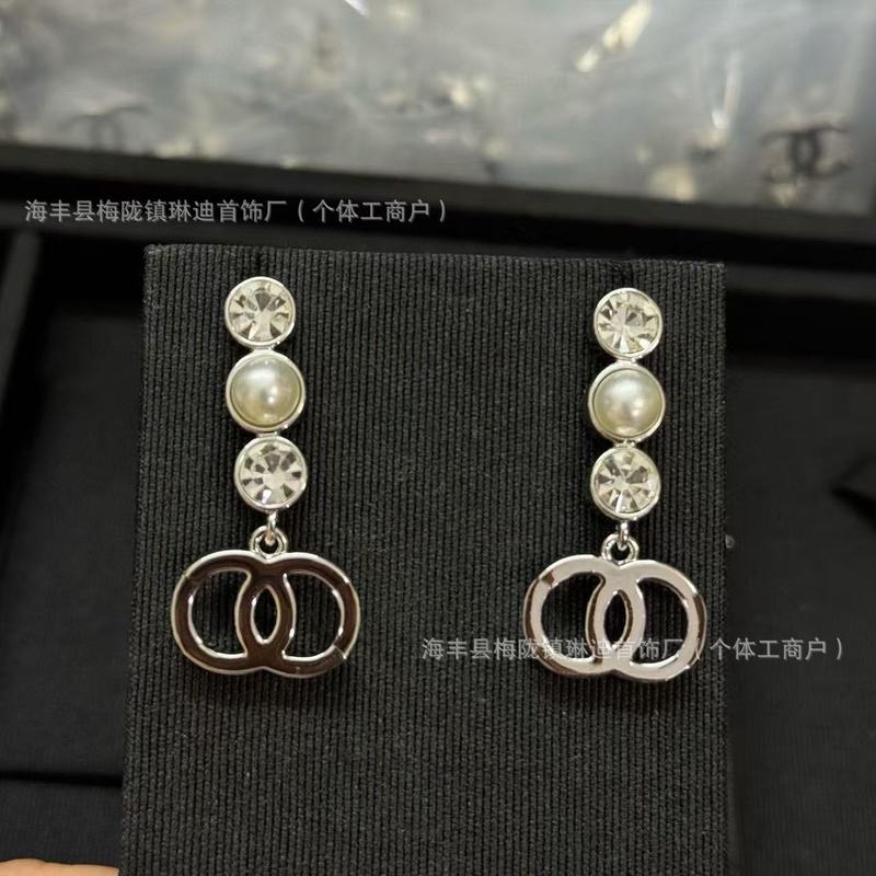 新款香家法式花朵名媛宫廷光面镶钻字母珍珠耳钉耳环耳饰品潮|undefined