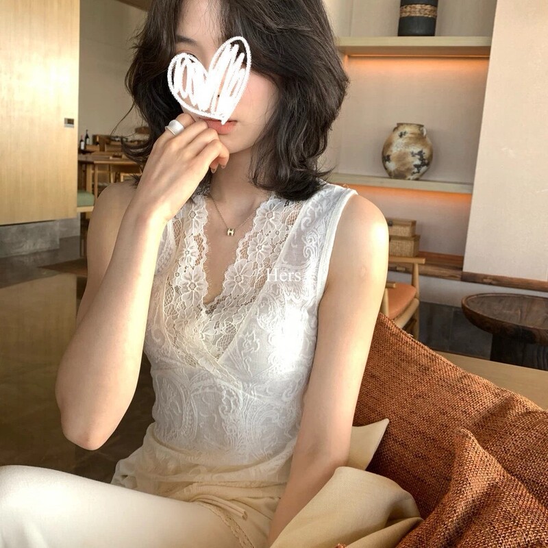 A Spoon of Sweet 2026 Spring/Summer New Korean Style Simple and Elegant Layered Super Beautiful Lace V-Neck Vest for Women