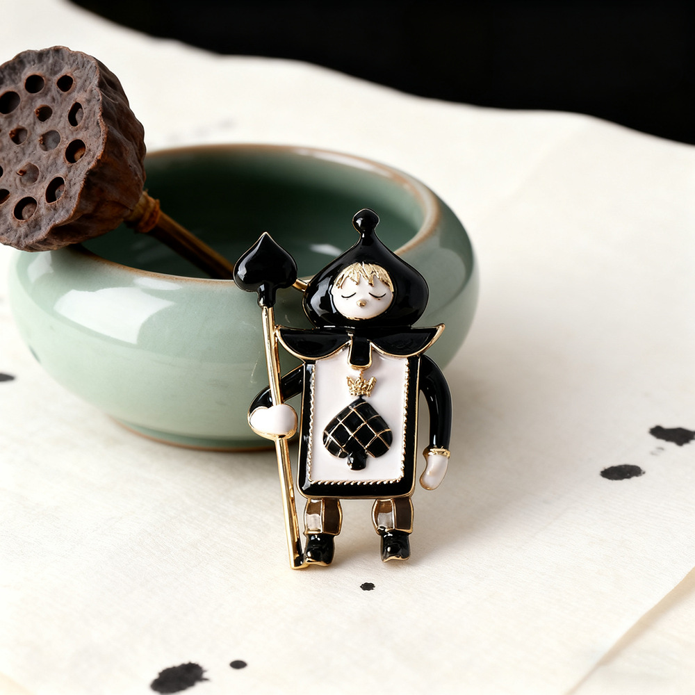 Christmas Creative Retro Alloy Enamel Spade Soldier Badge Brooch Fashionable and Stylish Unisex Clothing Brooch