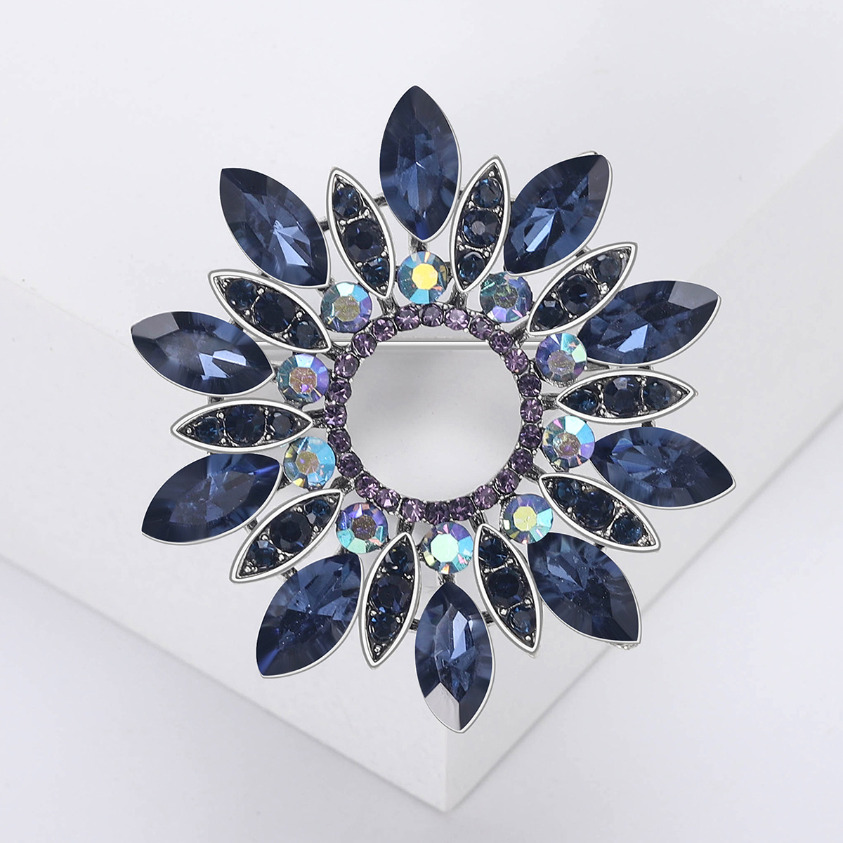 Brooches Classification Retro Pin Flower Alloy Inlay Rhinestones Women's Brooches
