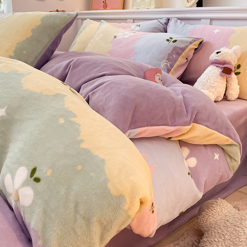 Juego de cuatro piezas de lana de leche gruesa de invierno 2024 nuevo traje de tres piezas de lana de coral más terciopelo cálido de invierno