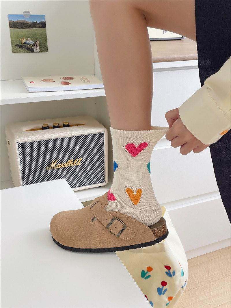 Women's Simple Style Heart Shape Cotton Jacquard Crew Socks A Pair display picture 13