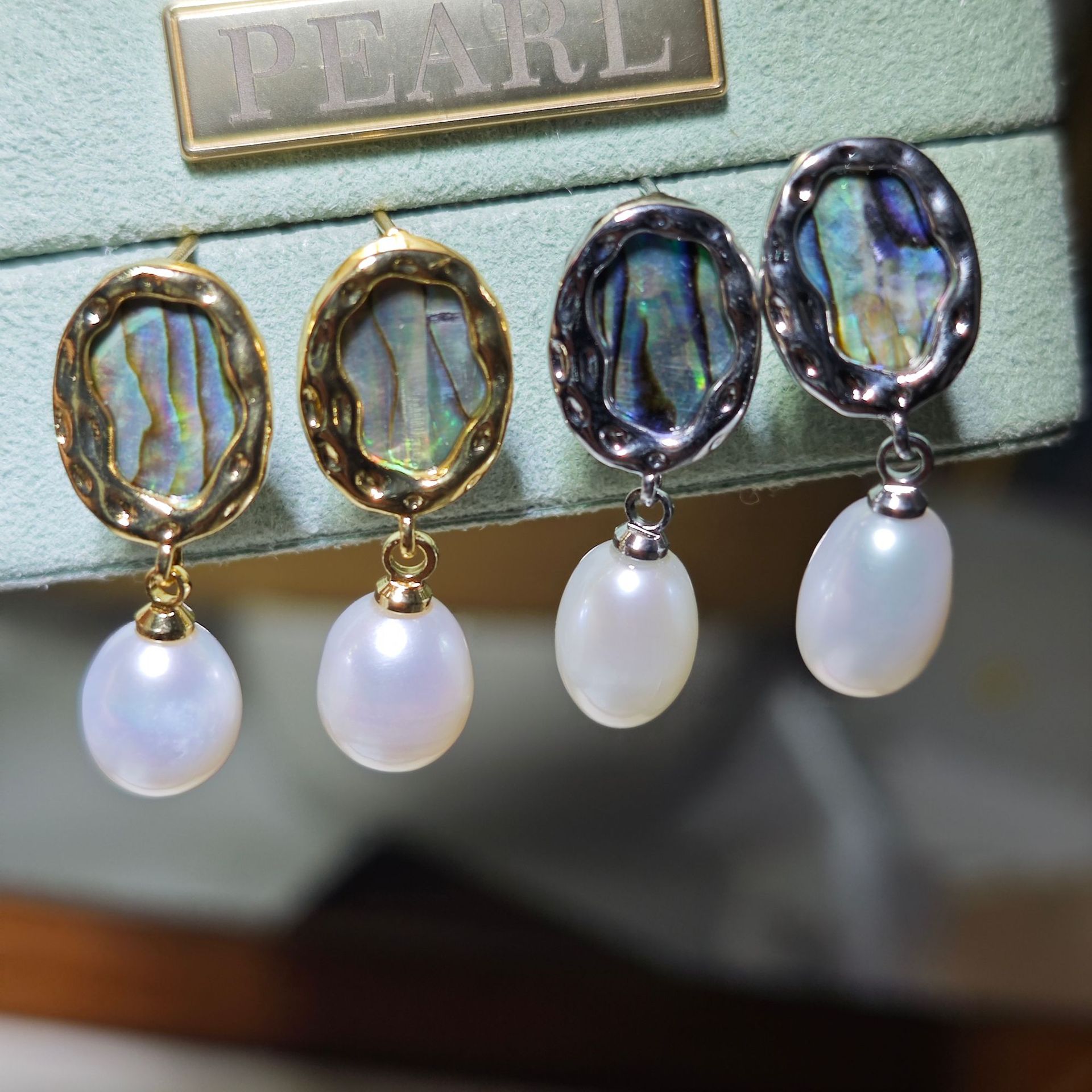 불규칙한 흰색 진주