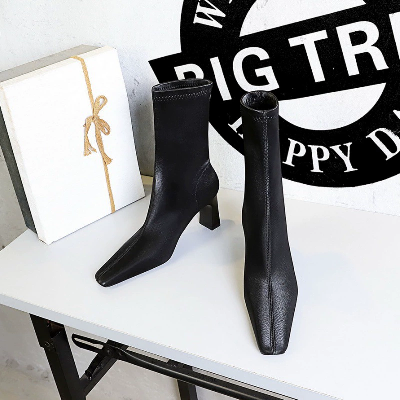 Ретро европейский и американский стиль простой тонкая короткая женская сапоги тощие сапоги толстые каблуки квадратные сапоги зимние короткие сапоги