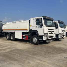 出口20立方重汽豪沃加油车 运油车 运油半挂车厂家直销 图片 价格