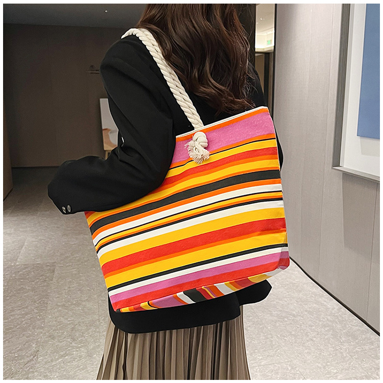 Women's Medium Canvas Geometric Stripe Streetwear Sewing Thread Square Zipper Tote Bag display picture 8