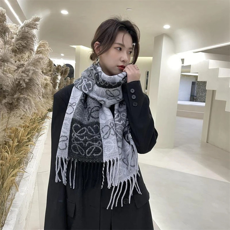 老花羊毛羊绒围巾女棋盘格秋冬季加厚保暖披肩经典提花流苏围巾|undefined