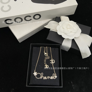 ����25b�¿�С�����U��Ӣ����Ů�����荚��|�ٴ��i���������