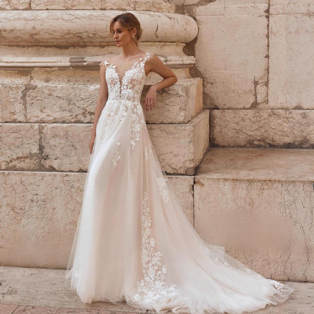 气质婚纱礼服法式蕾丝性感深V蓬蓬纱拖尾长裙新娘街拍写真高级感