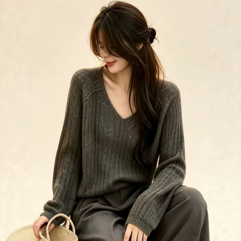 Korean-style V-neck sweater, knitted top, 2026 autumn collection, new design, sequined sweater, loose-fitting and versatile top for women Korean-style V-neck sweater, knitted top, 2026 autumn collection, new design, sequined sweater, loose-fitting and versatile top for women