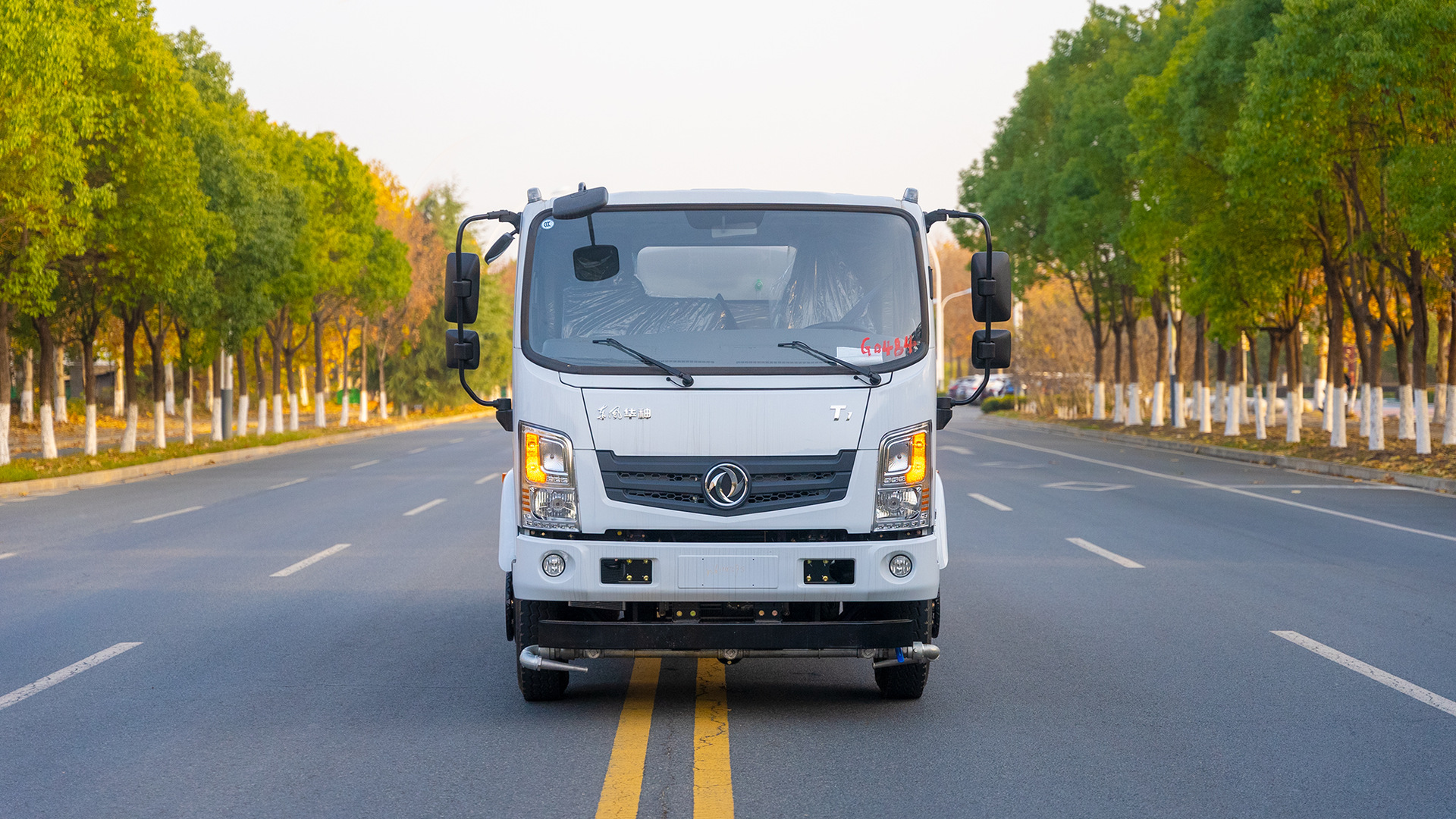 Dongfeng Huashen T1 Sprinkler Truck, Dust-Reducing Spray Truck for Construction Sites, Landscaping Water Transport Sprinkler Truck