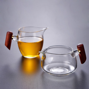 Factory supply wood Sparrow Glass Fair Cup kung fu tea set accessories thickened wooden handle creative side handle male Cup pour Cup