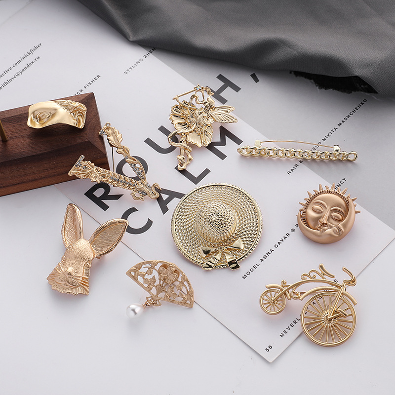 Retro gold brooch European and American temperament cold style women's atmospheric pin suit accessories corsage luxury badge