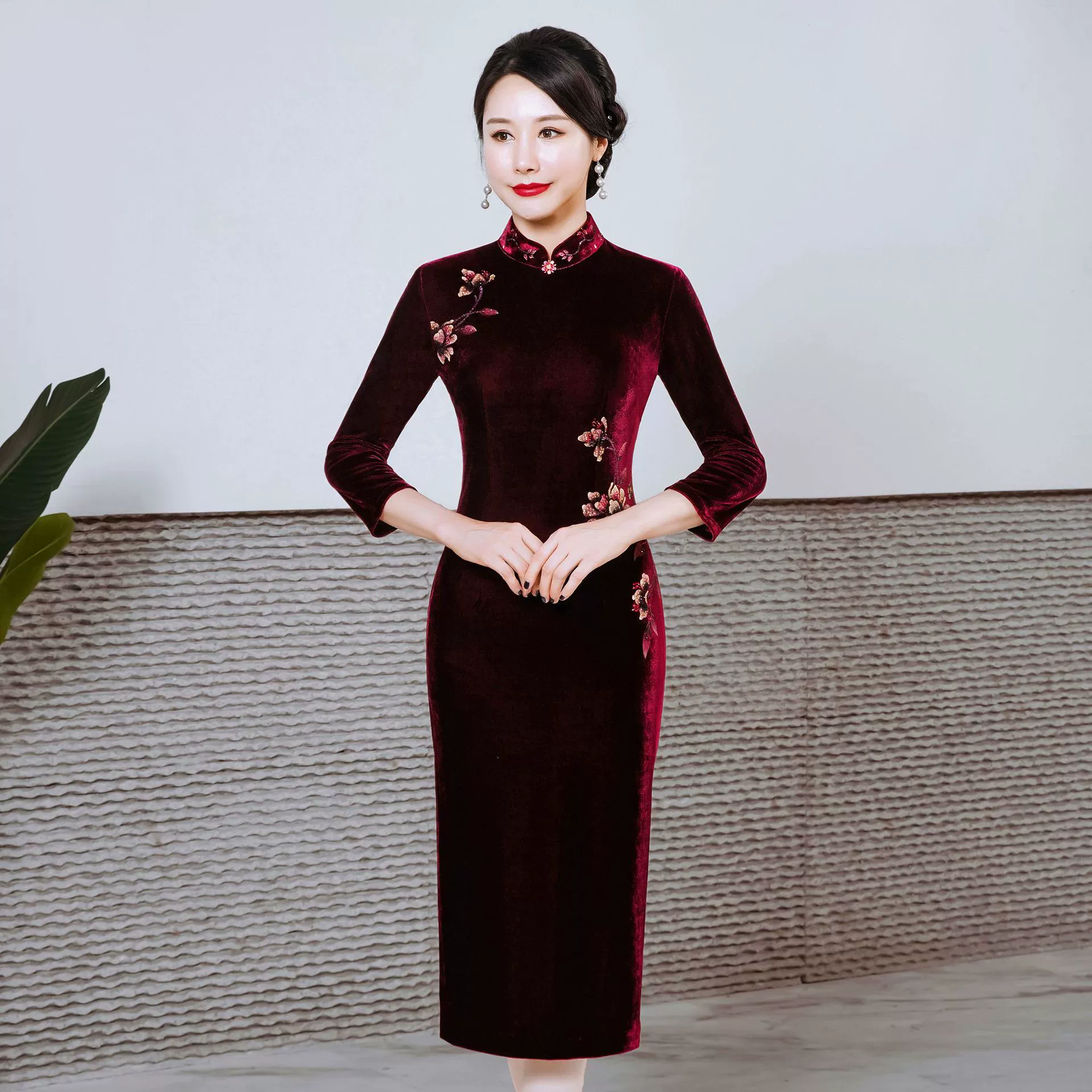 Шэньчжэнь высокого класса бархат Cheongsam новая тетя мать-в-законе плюс размер платье женское осеннее платье поколение волос