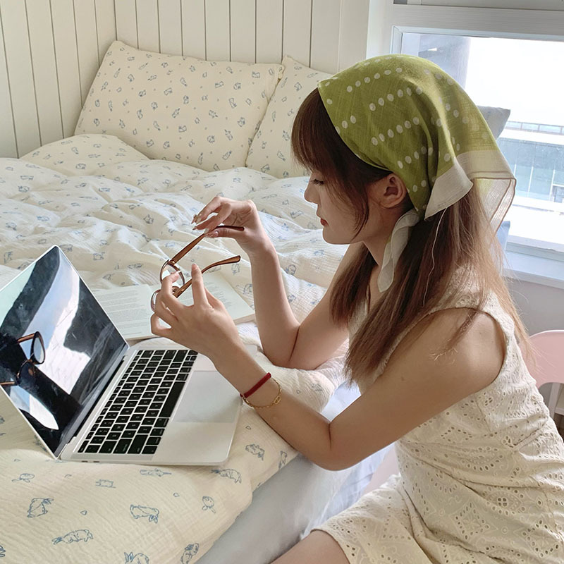 Bufanda de seda de lunares, bufanda cuadrada pequeña con cuello, sentido de alto nivel femenino, bufanda coreana de todo fósforo, diadema pastoral femenina de verano, bufanda pequeña decorativa