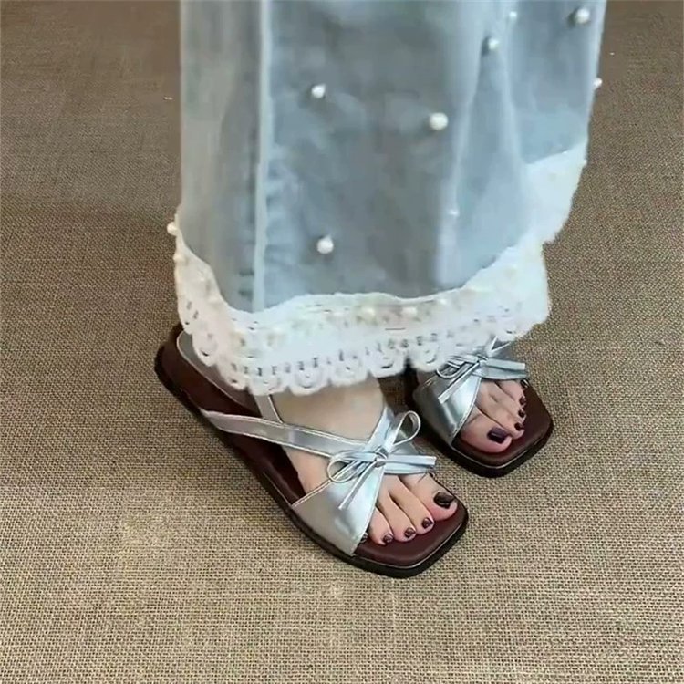 Sandalias de tacón grueso con una sola palabra francesa para mujeres 06 nueva ropa exterior de verano con falda de dedos descubiertos sandalias romanas