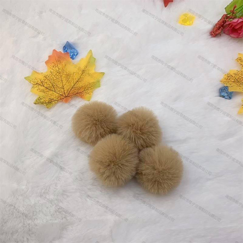 Venta directa de fábrica, bolas de piel sintética de conejo de 4 cm, coloridas, hechas a mano, accesorios de bricolaje para ropa, decoración de zapatos y sombreros, pequeños adornos de bolas de felpa.