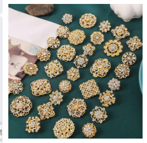 Tarjeta de moda europea y americana pequeña broche con rhinestone aleación ramillete celebración flor Ropa Accesorios pin fábrica al por mayor image 45