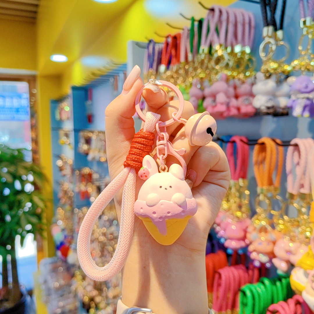 Creativo lindos caricaturas helados llaveros llaveros de automóvil bolsos de mujer belos colgantes pequeños regalos