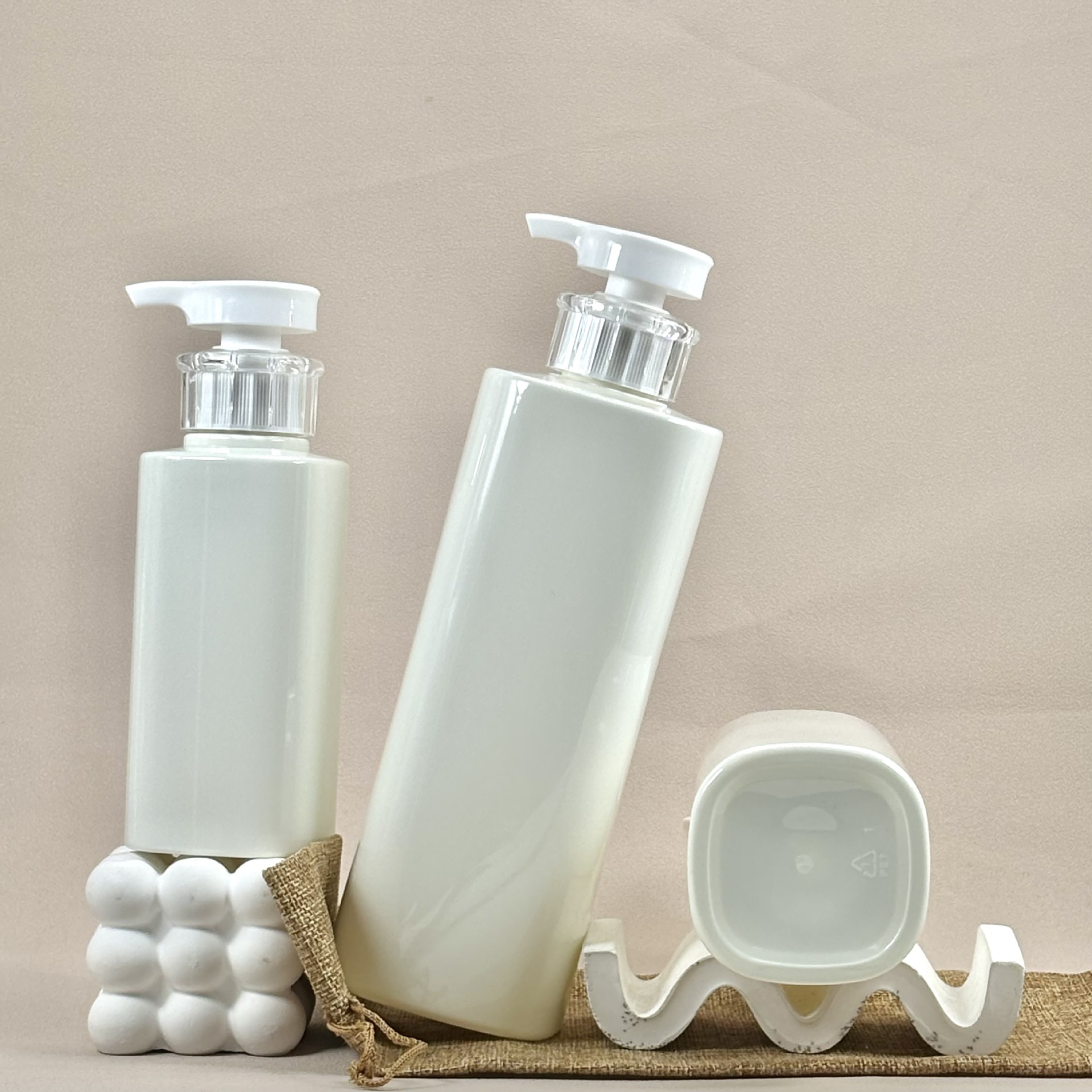 现货直供洗发水沐浴露护发素洗护瓶PET300/500/750ml四方瓶米白色