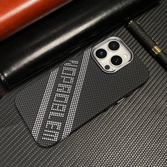 凯夫拉字母适用iPhone17PROMAX肤感磁吸手机壳苹果16高级感保护套