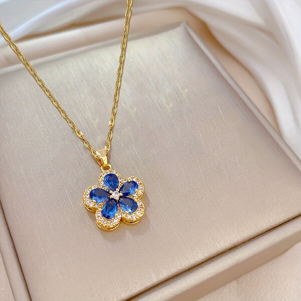 fashionable elegant necklace