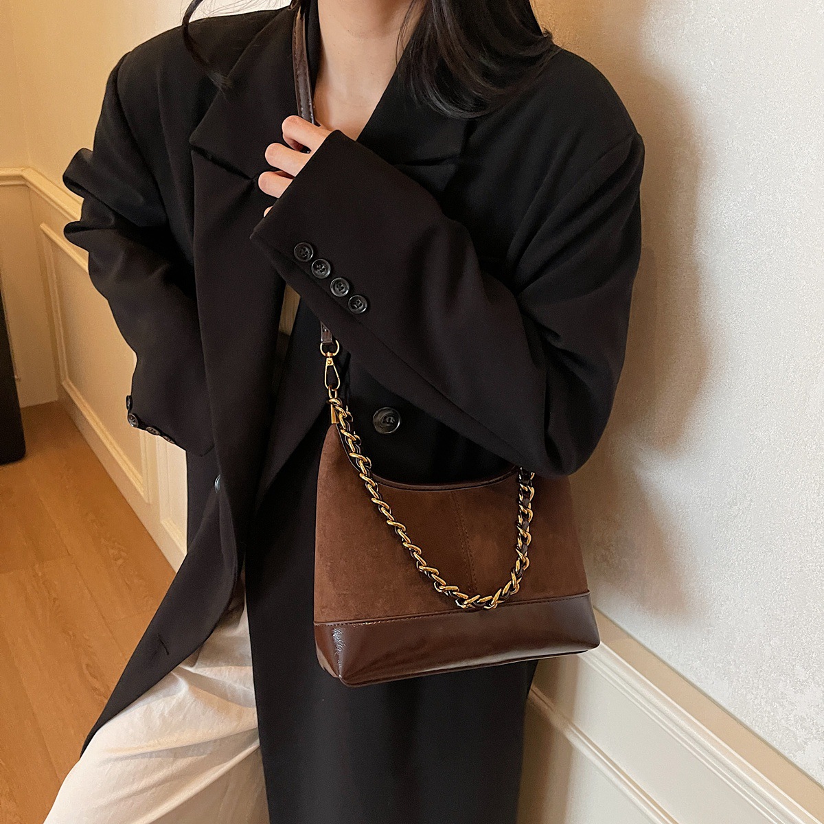 Bolsa de cadena de viaje transfronterizo empalmada bolsa de brazo para mujeres 2025 nuevo otoño invierno bolso de hombro de estilo extranjero bolso de alta calidad