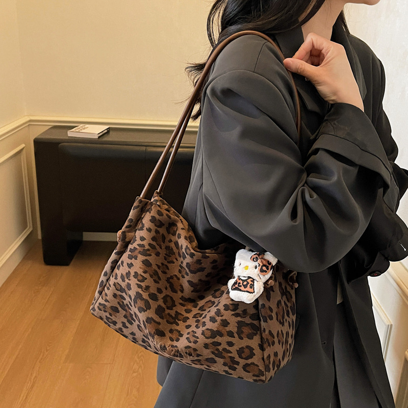 Otoño y invierno bolsas de gran capacidad para mujeres 2025 nuevo retro viaje bolsas de hombro de tern de camisa ocio bolsas de mano