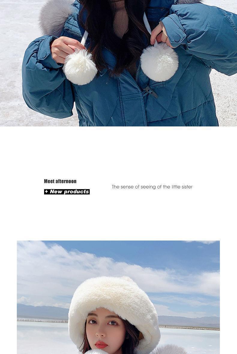 Neue weiße Schneekaninchenfell-Grasmütze für Damen, modisch und hochwertig, mit Plüschballmütze, Garn, koreanischem Gehörschutz, warmer Strickmütze_voghion.com