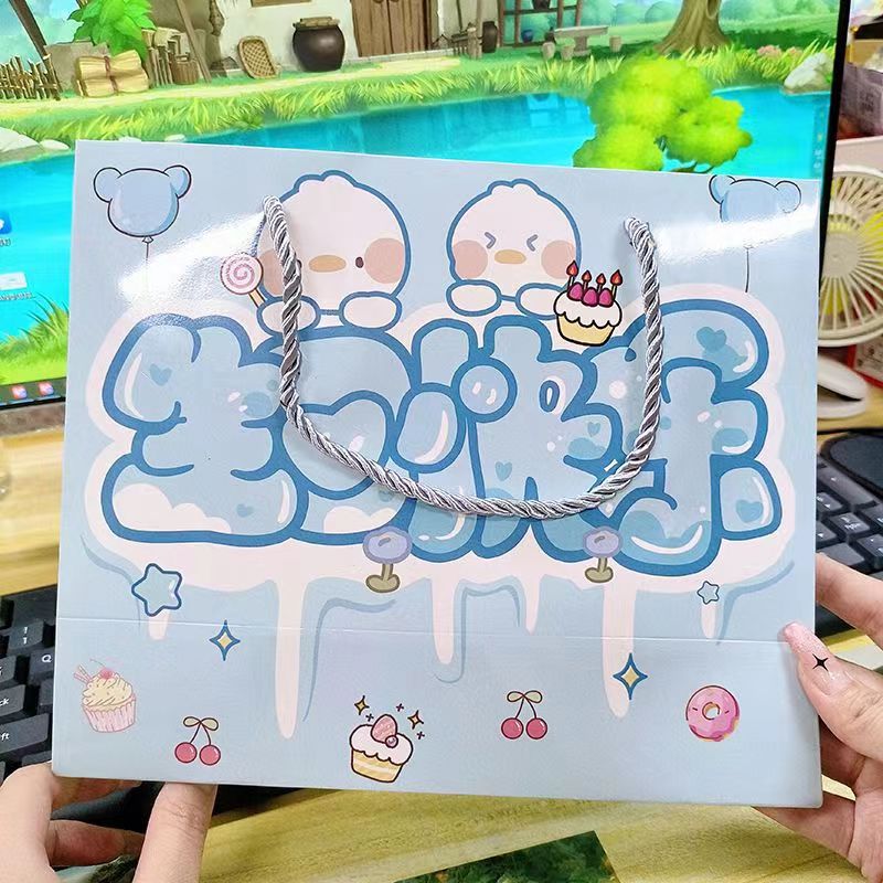 蓝色生日礼物手提礼品袋生日礼物包装袋ins可爱白卡纸袋子耐用收
